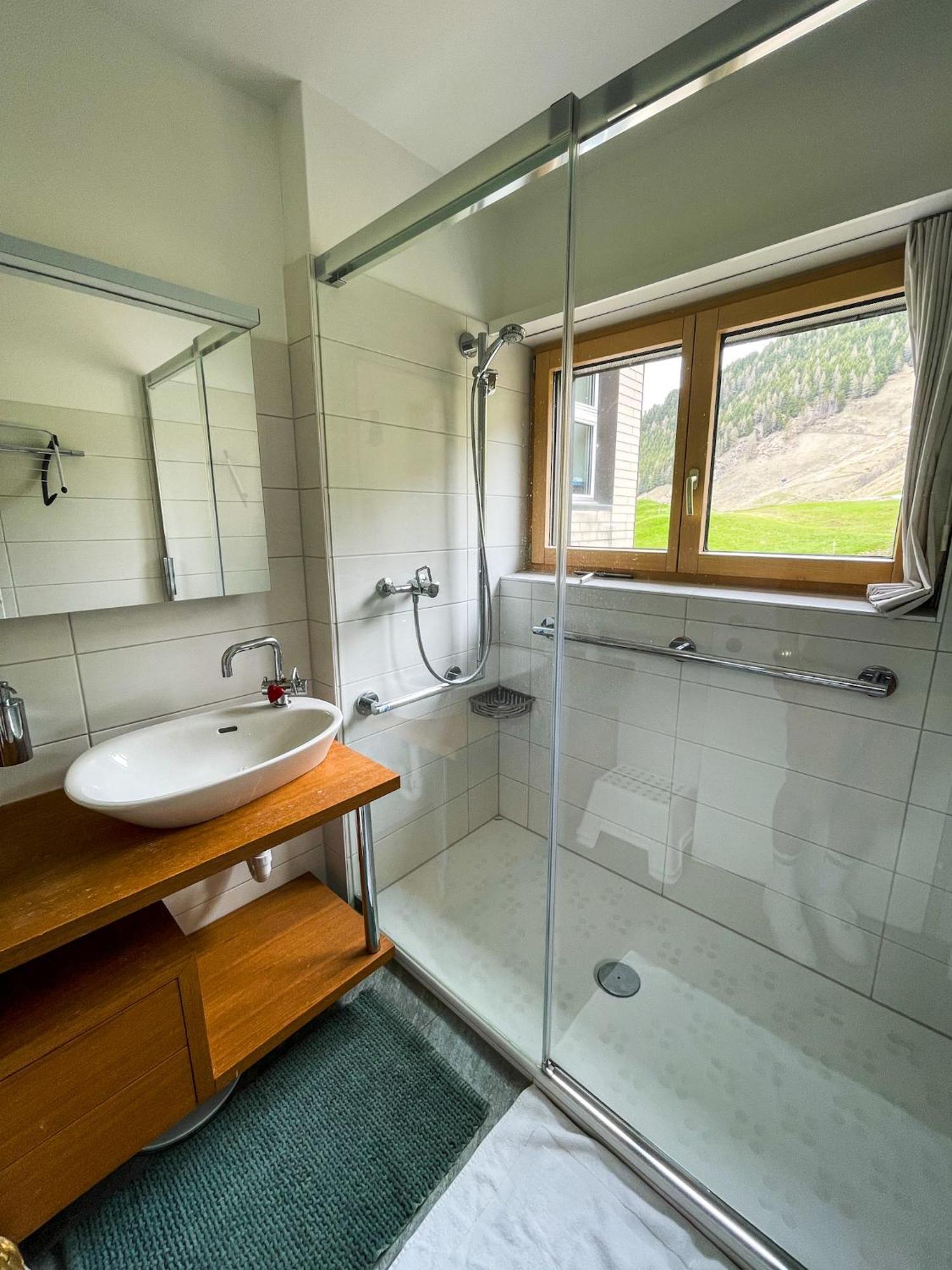 Top Modernes Apartment Im Herzen Von Andermatt Balkon & Bergblick Ngoại thất bức ảnh